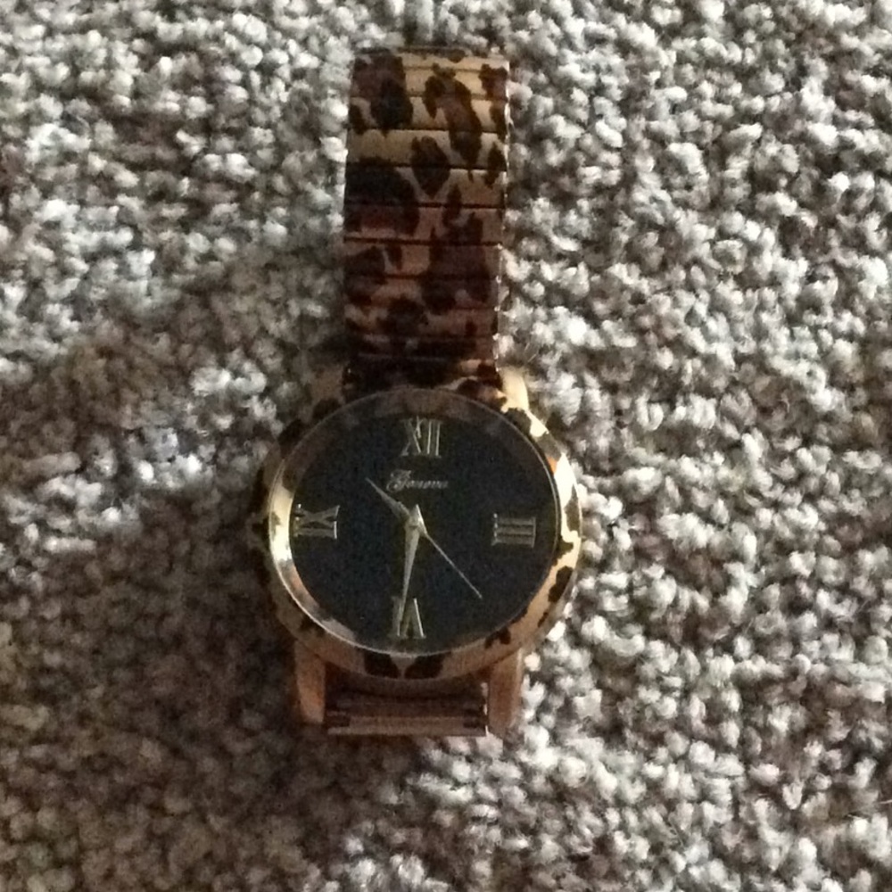 Watch - Picture 2 of 4